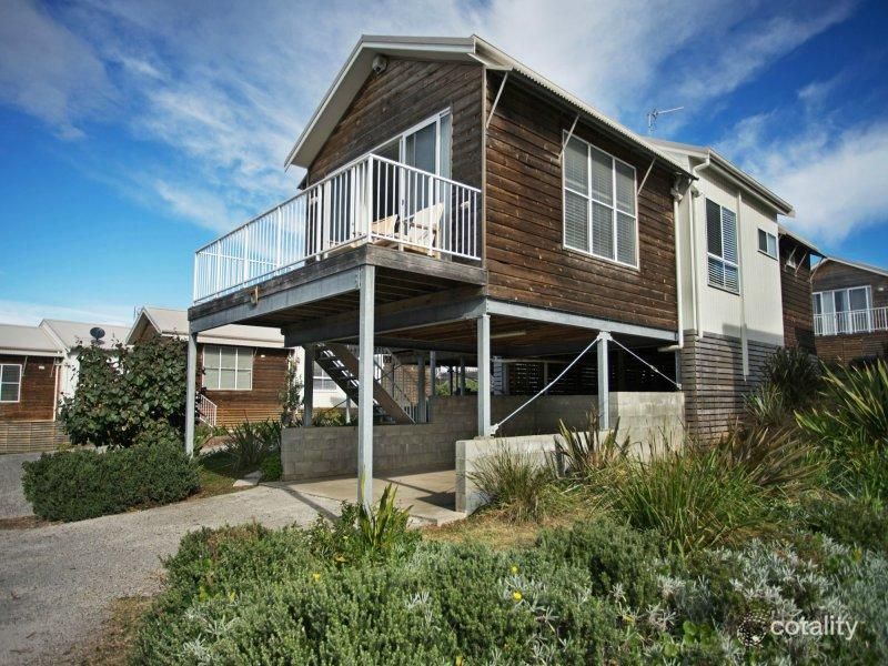 9 Beachside Dr, Caves Beach, NSW 2281