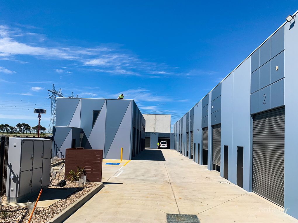 11 Cave Pl, Clyde North, VIC 3978