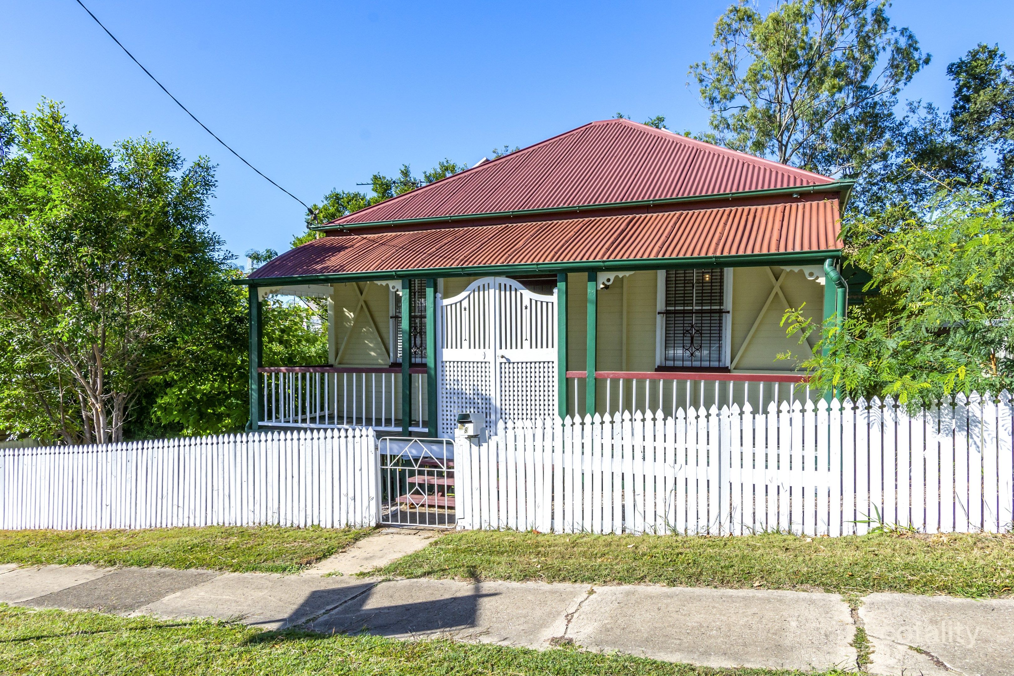8 Darling St E, Ipswich, QLD 4305