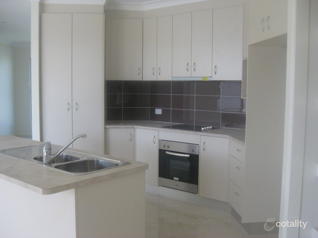 13 Wattlebird Ave, Kelso, QLD 4815