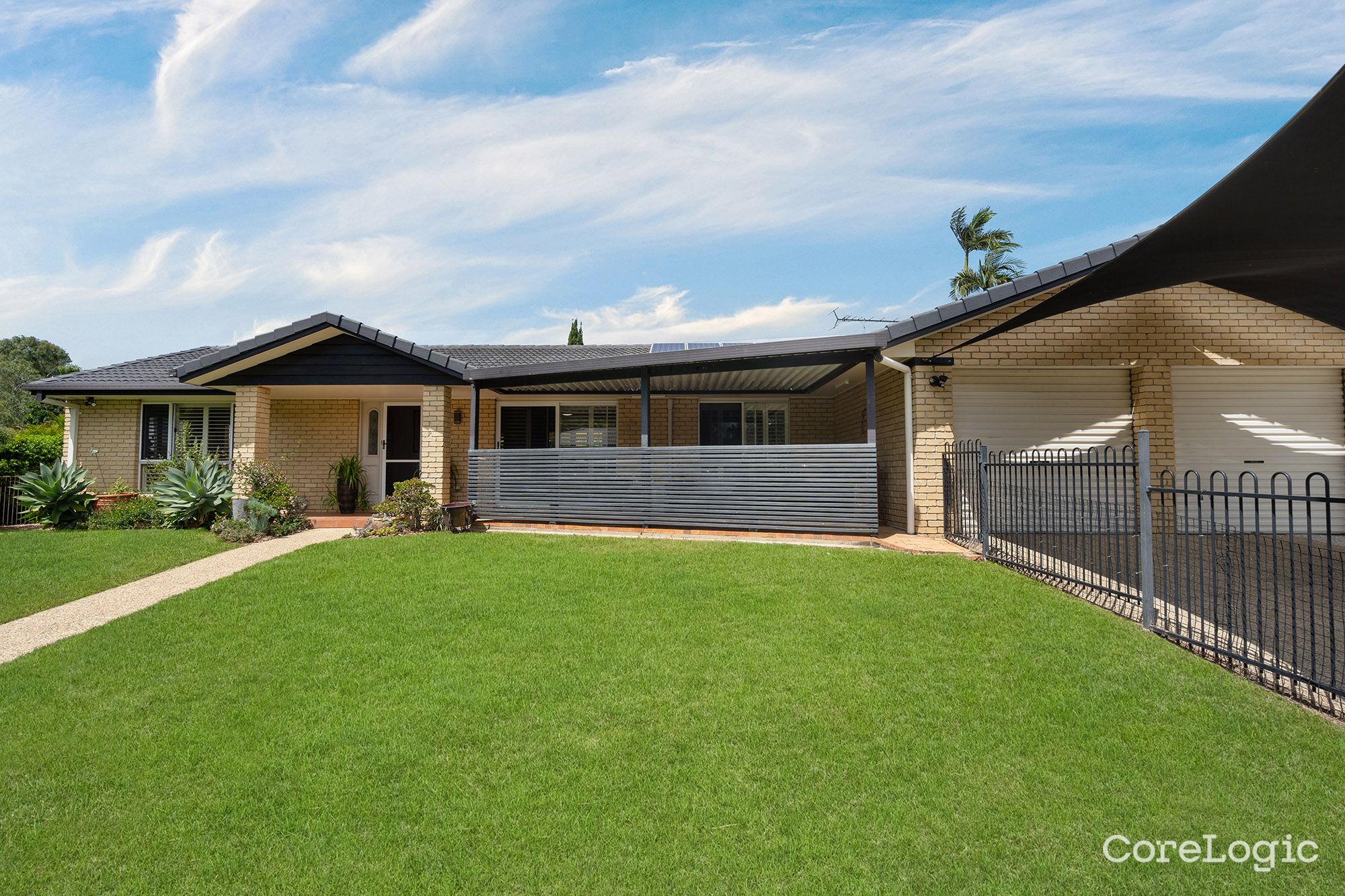 27 Meadowbank St, Carindale, QLD 4152