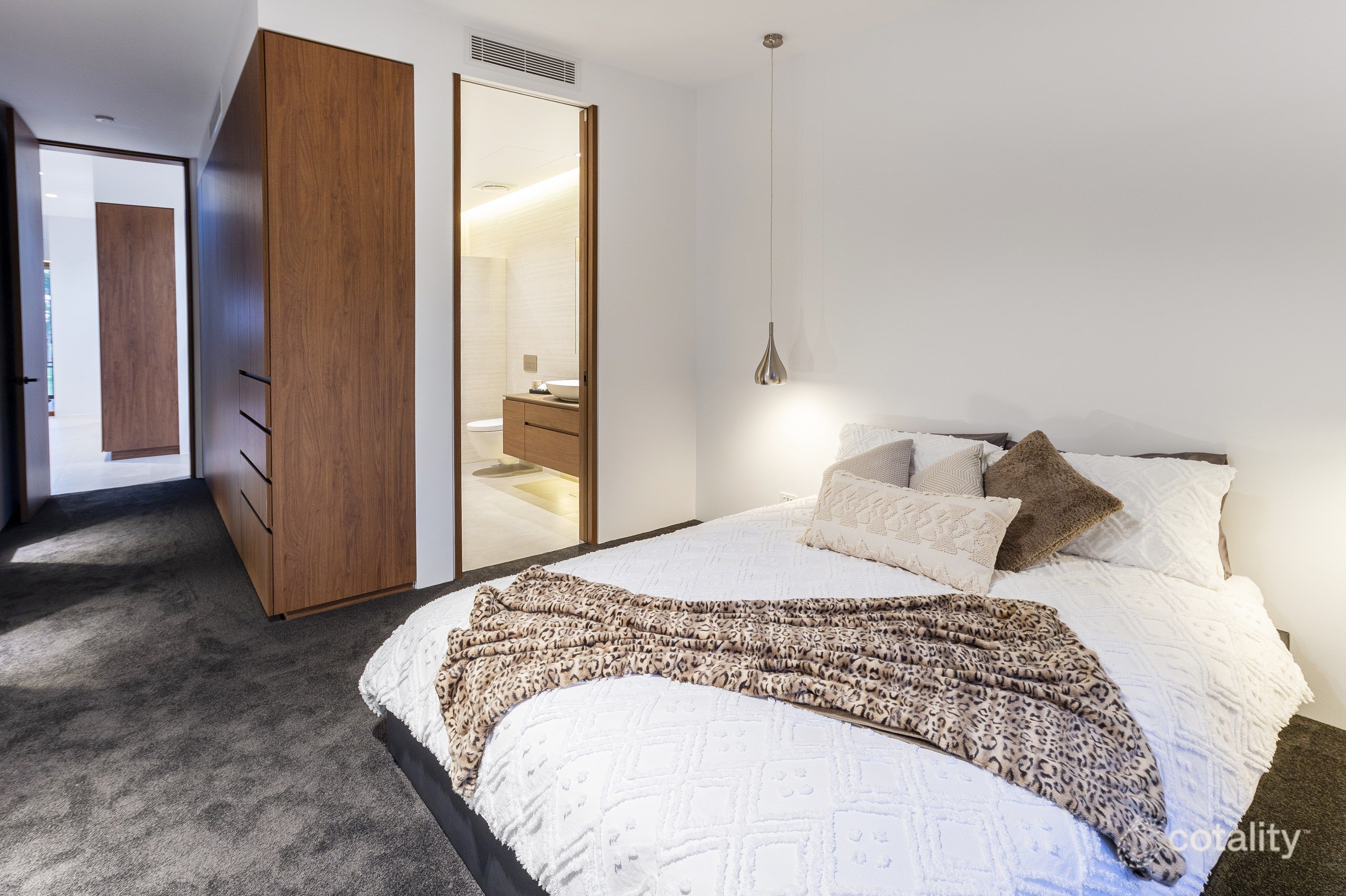 2205 The Parkway, Hope Island, QLD 4212