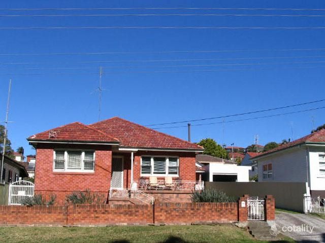 31 Cummins St, Unanderra, NSW 2526