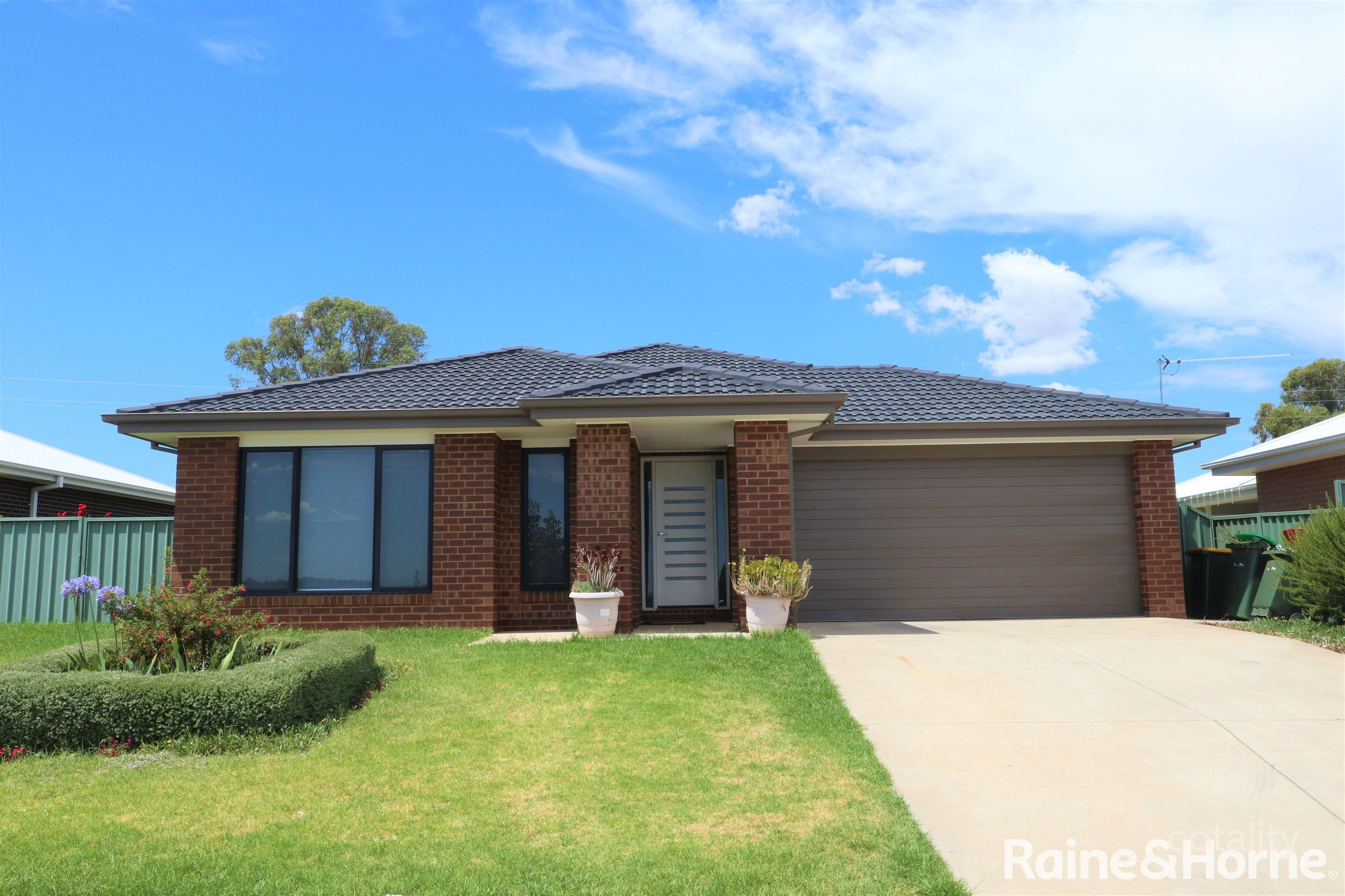 31 Tantoon Cct, Forest Hill, NSW 2651