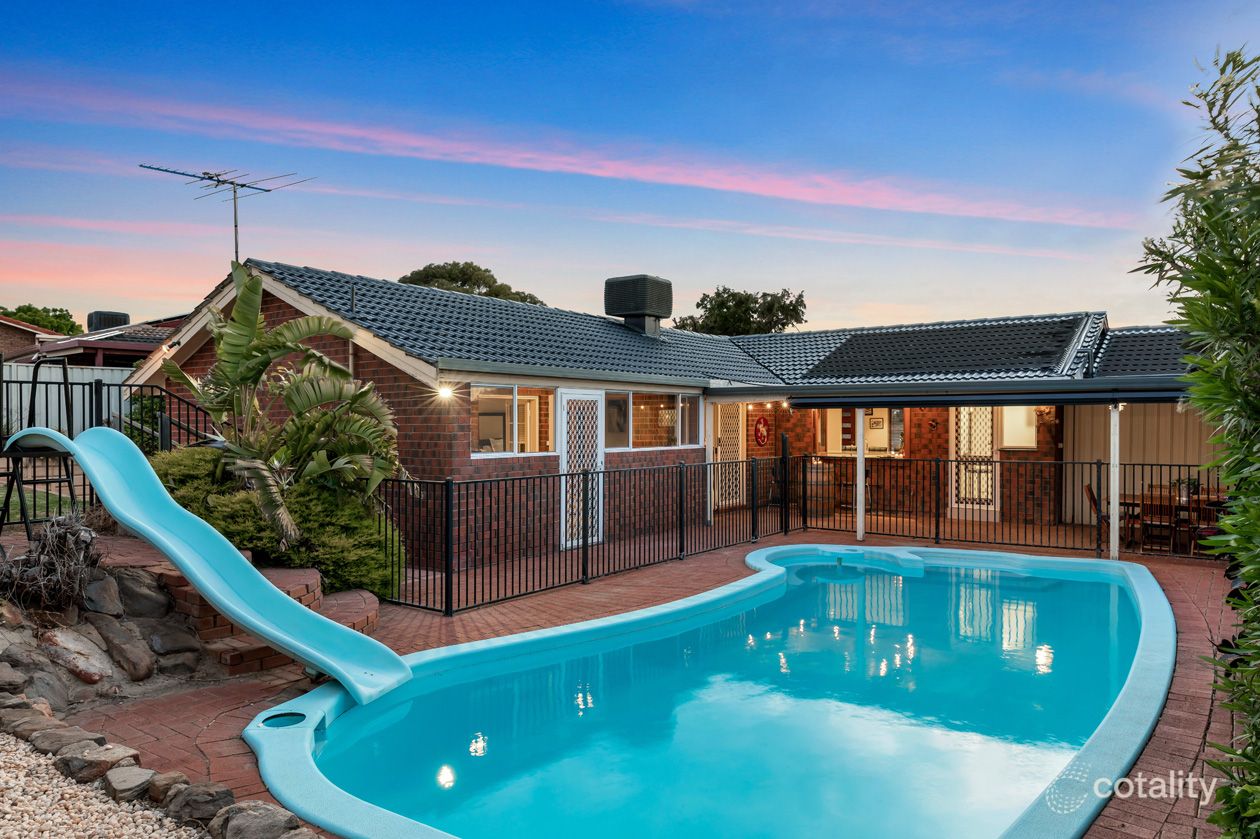 12 Koomooloo Cres, Hallett Cove, SA 5158