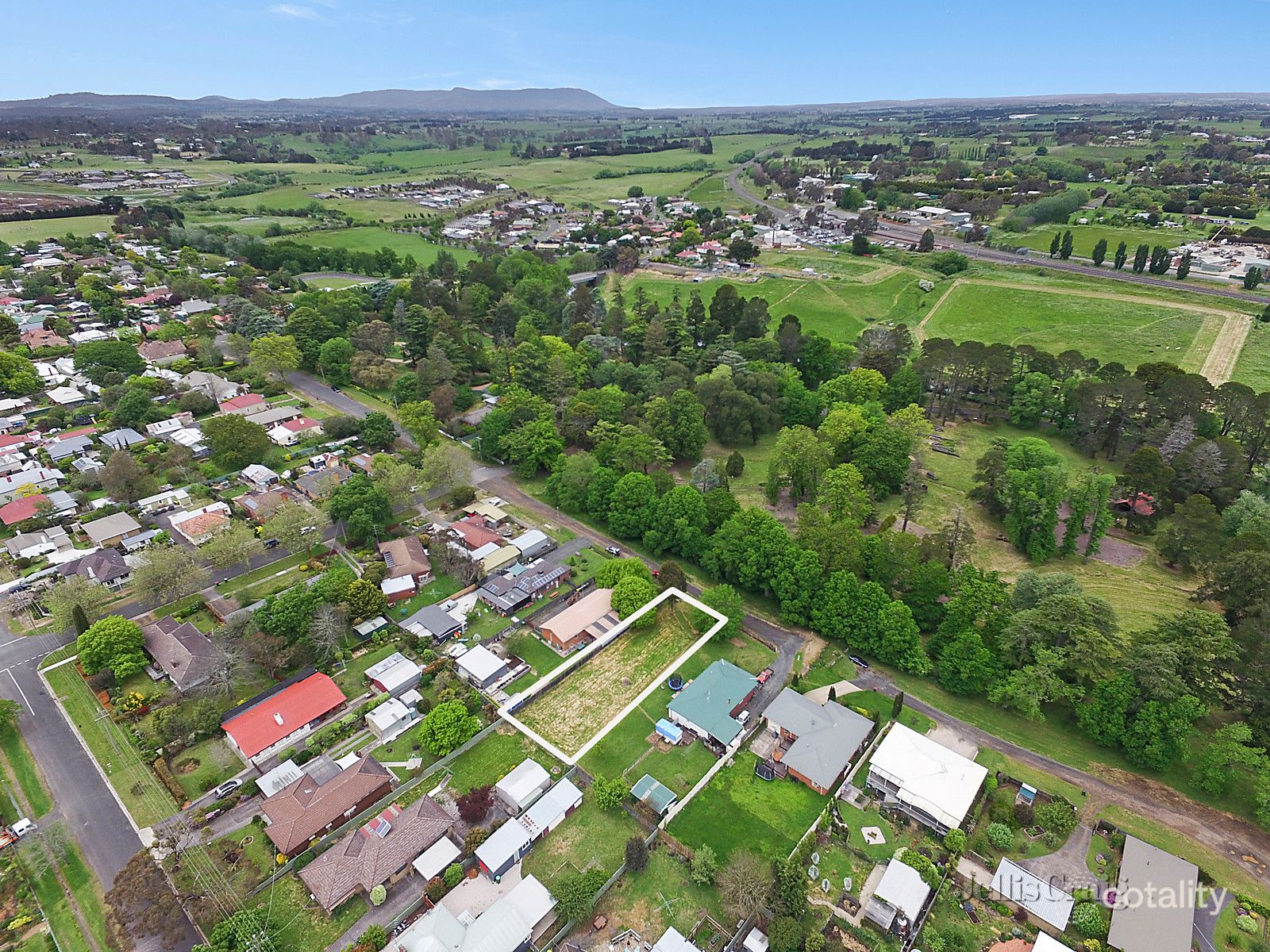 18-20 Clowes St, Kyneton, VIC 3444