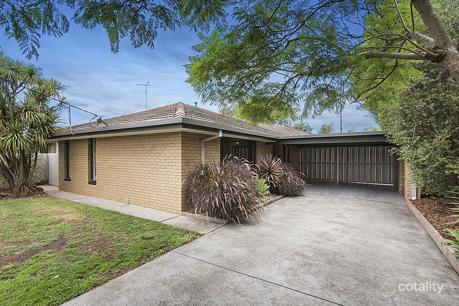 4 Hickey St, Whittington, VIC 3219