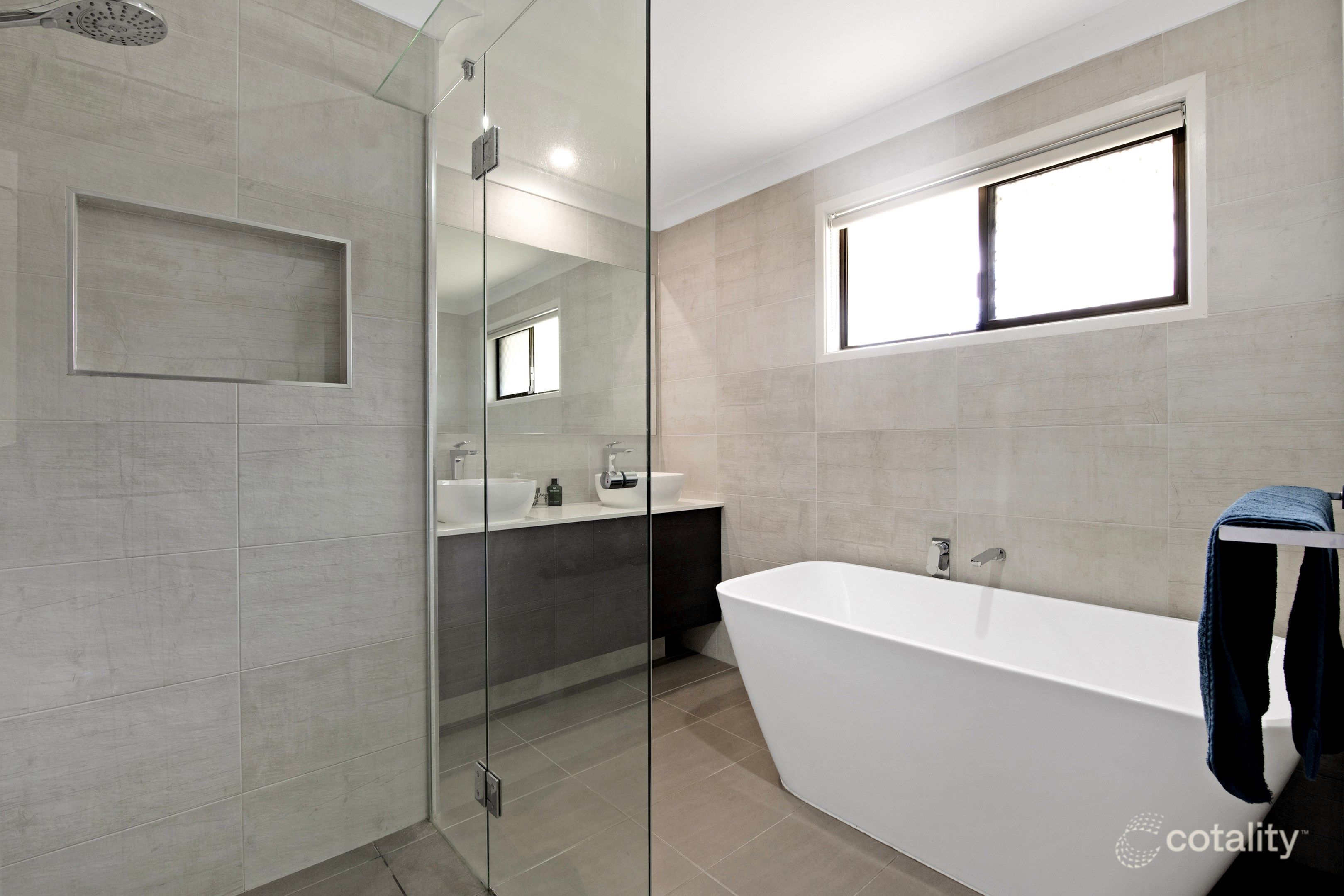 12 Metricup Ct, Mermaid Waters, QLD 4218