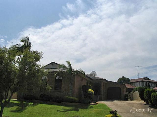 15 Cullum St, Bossley Park, NSW 2176
