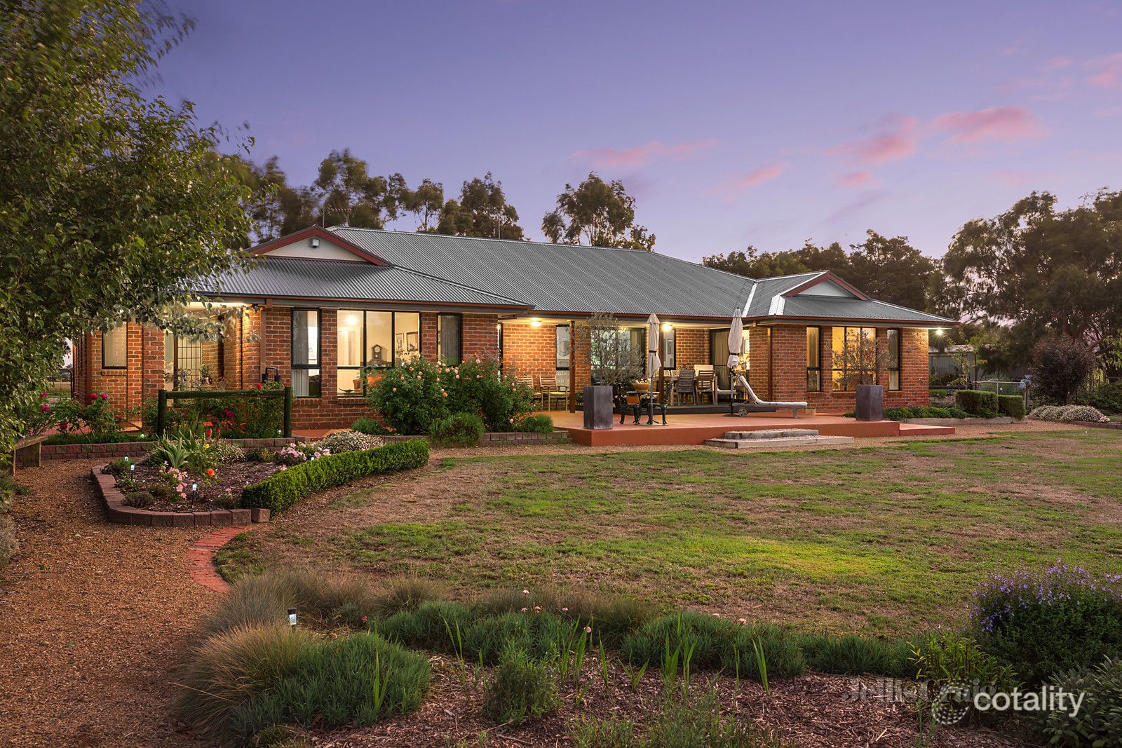 99 Bells Rd, Smythes Creek, VIC 3351