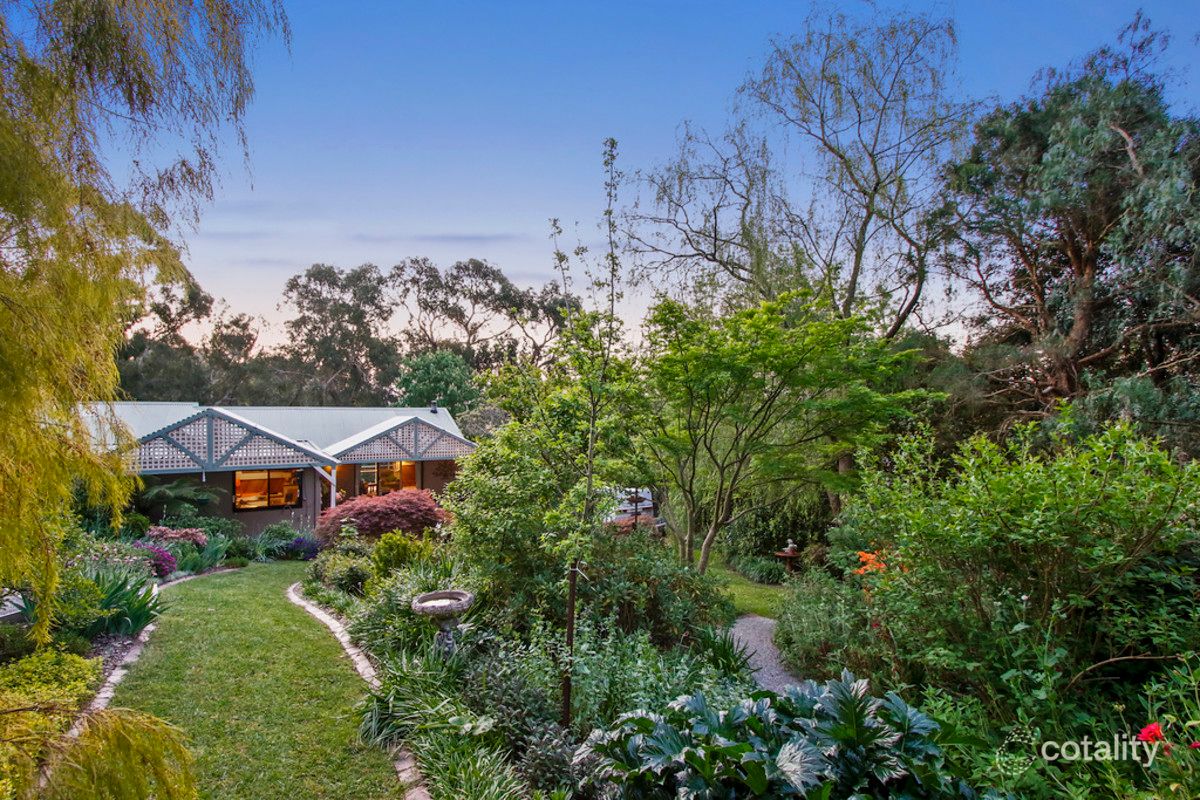 13 Warrawee Rd, Mount Evelyn, VIC 3796