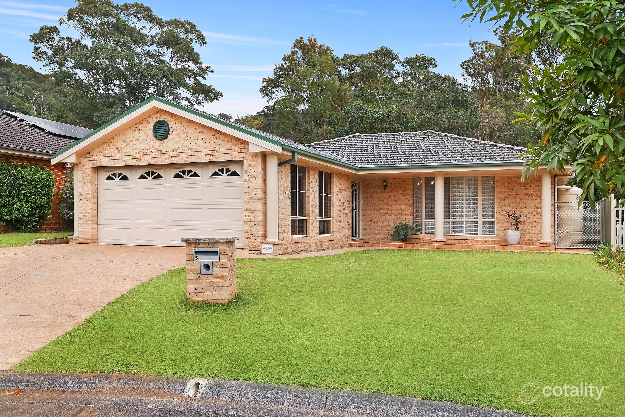 5 Finch Pl, Point Clare, NSW 2250