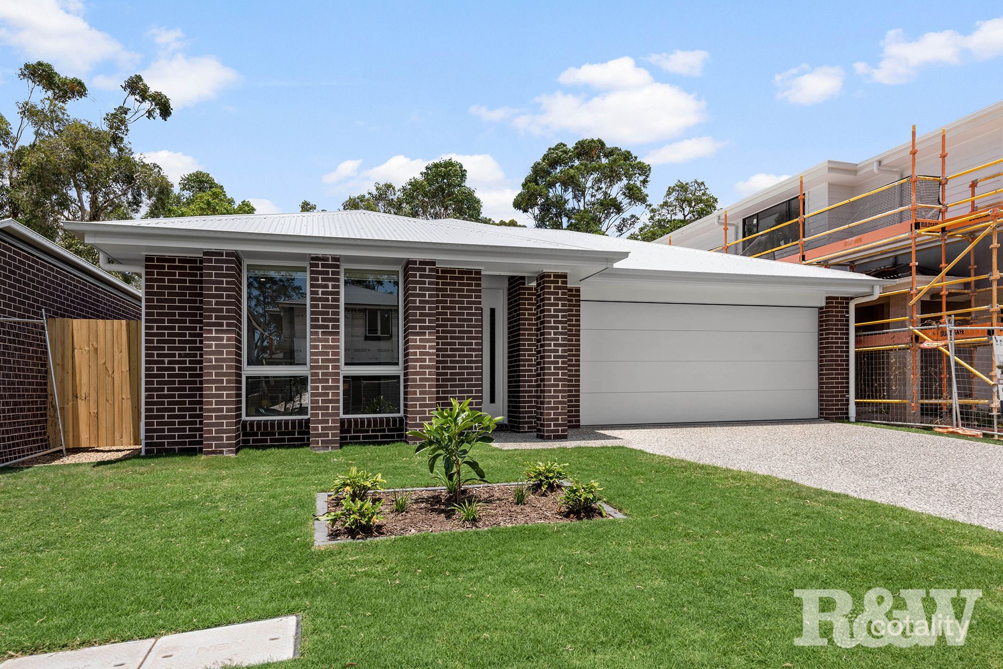 8 Ruchi Pl, Wynnum West, QLD 4178