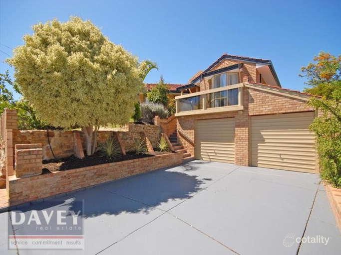 30 Campbell Dr, Hillarys, WA 6025