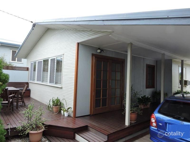 18 Fox Ave, Southport, QLD 4215