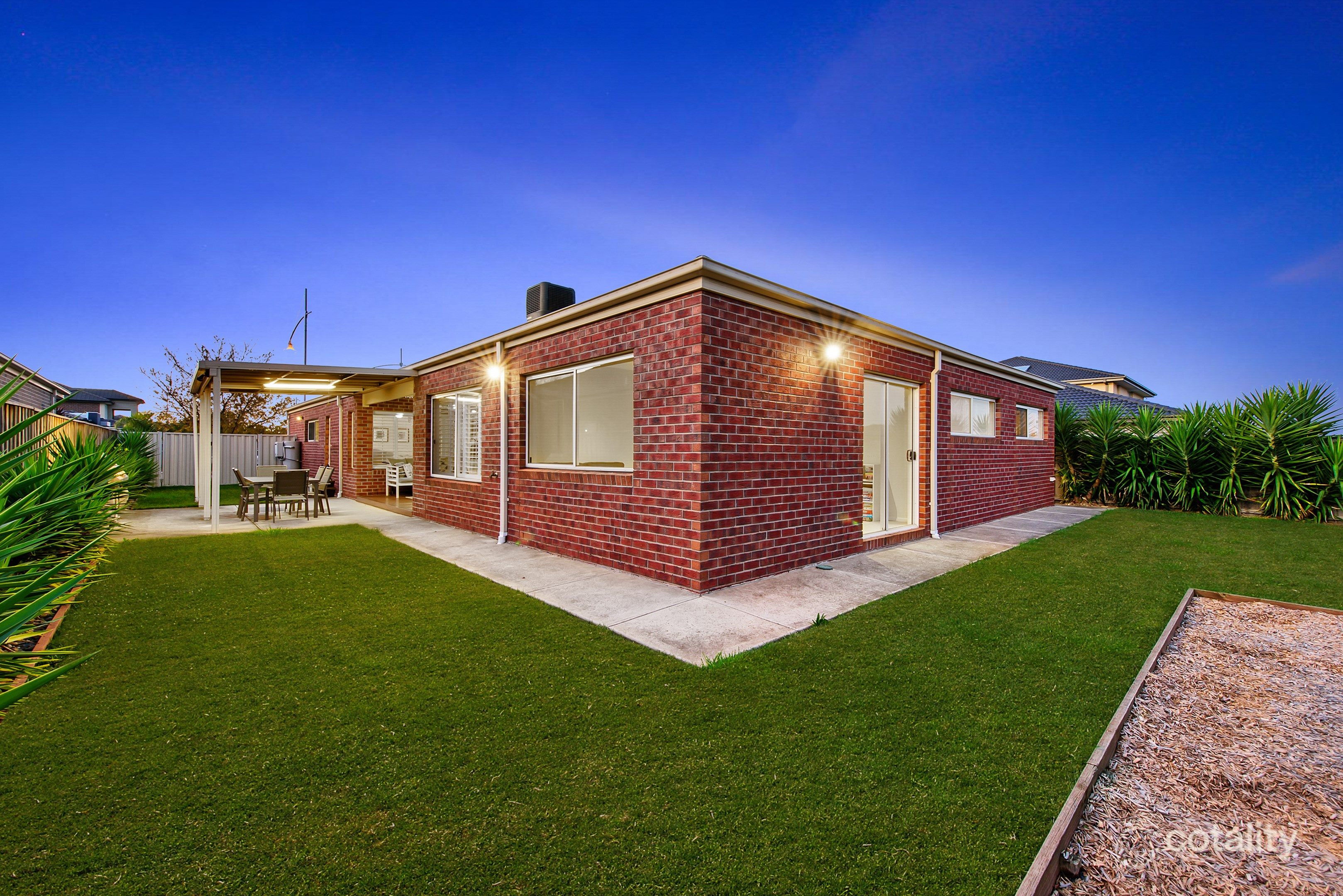 18 Litchfield Way, Taylors Hill, VIC 3037