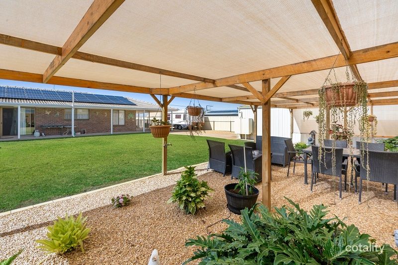 11 Third St, Morgan, SA 5320