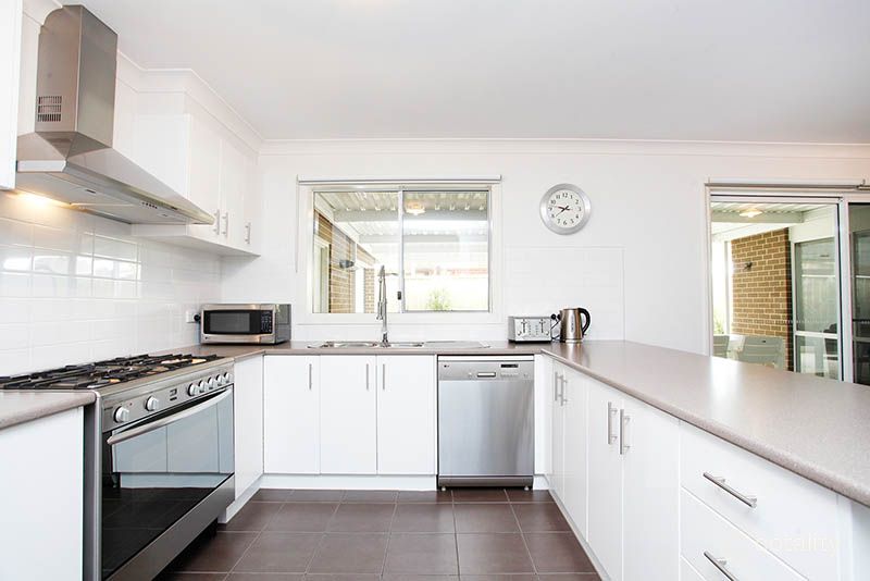 14 Scarlet Oak Ave, Harkness, VIC 3337