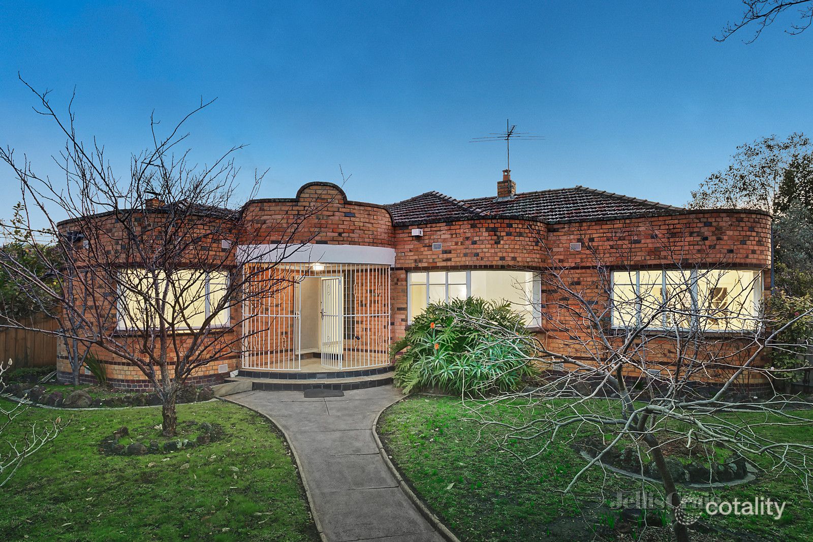 2 Moira Ave, Carnegie, VIC 3163