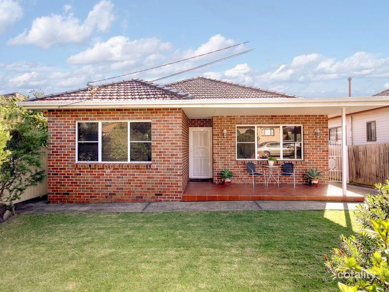 8 Meadowland Rd, Peakhurst, NSW 2210