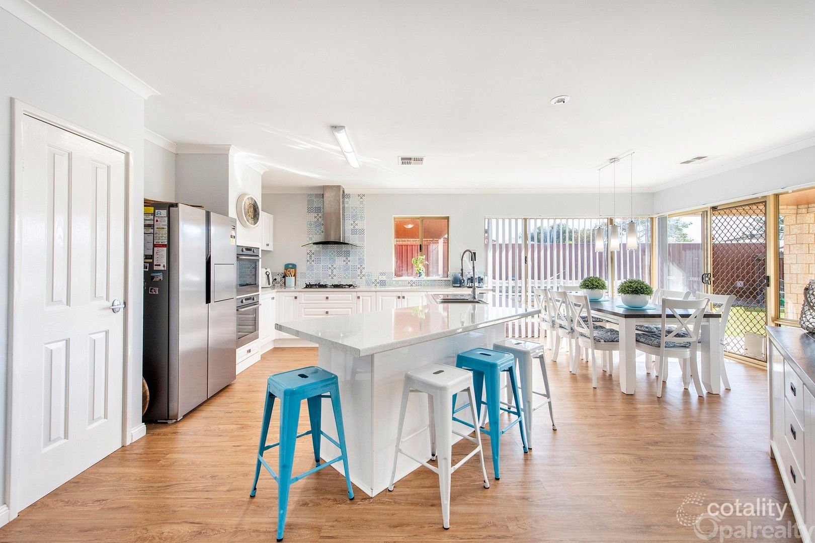 6 Canouan Loop, Secret Harbour, WA 6173