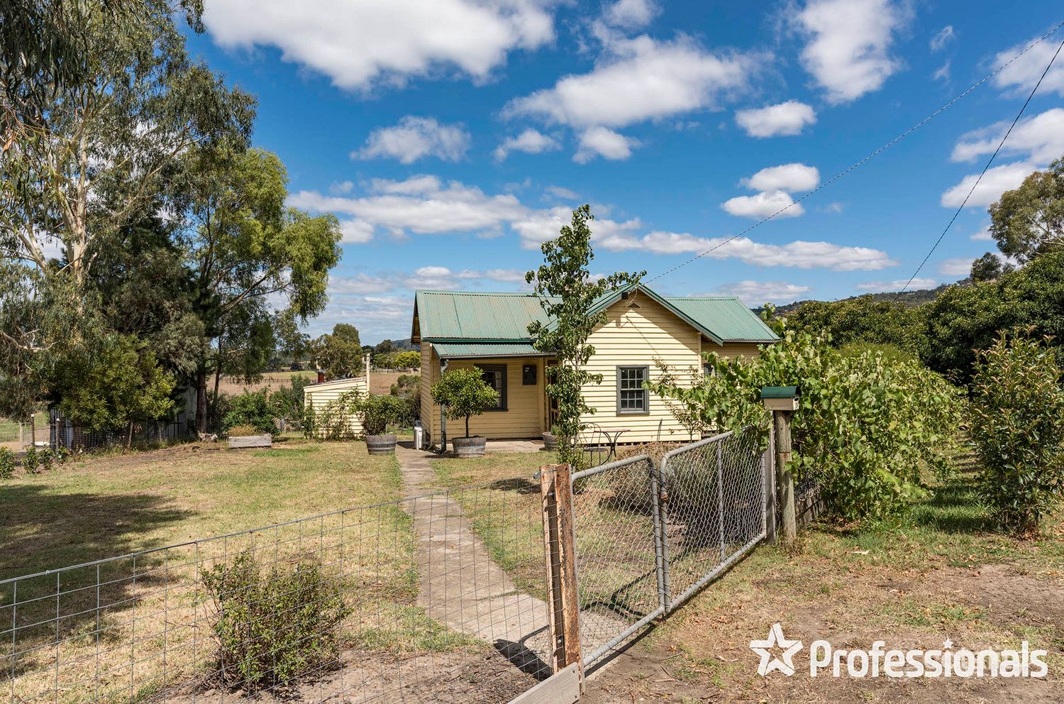 24 Oliver St, Yarra Glen, VIC 3775