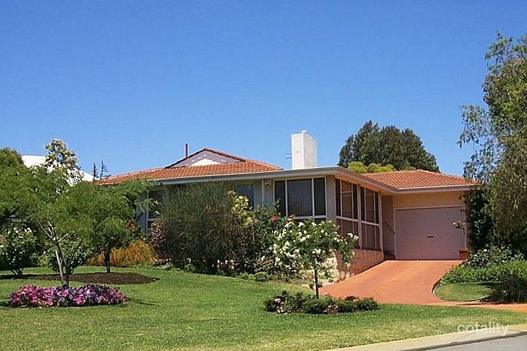 8 Cedus Pl, Menora, WA 6050