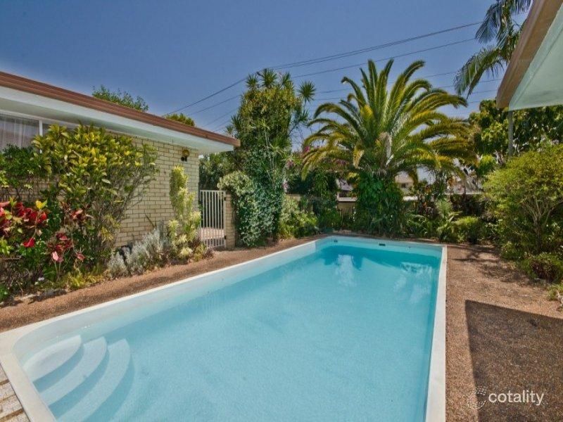 28 Kalimna Dr, Broadbeach Waters, QLD 4218