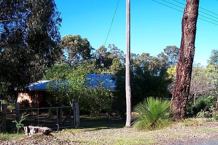 695 Martin Rd, Mundaring, WA 6073