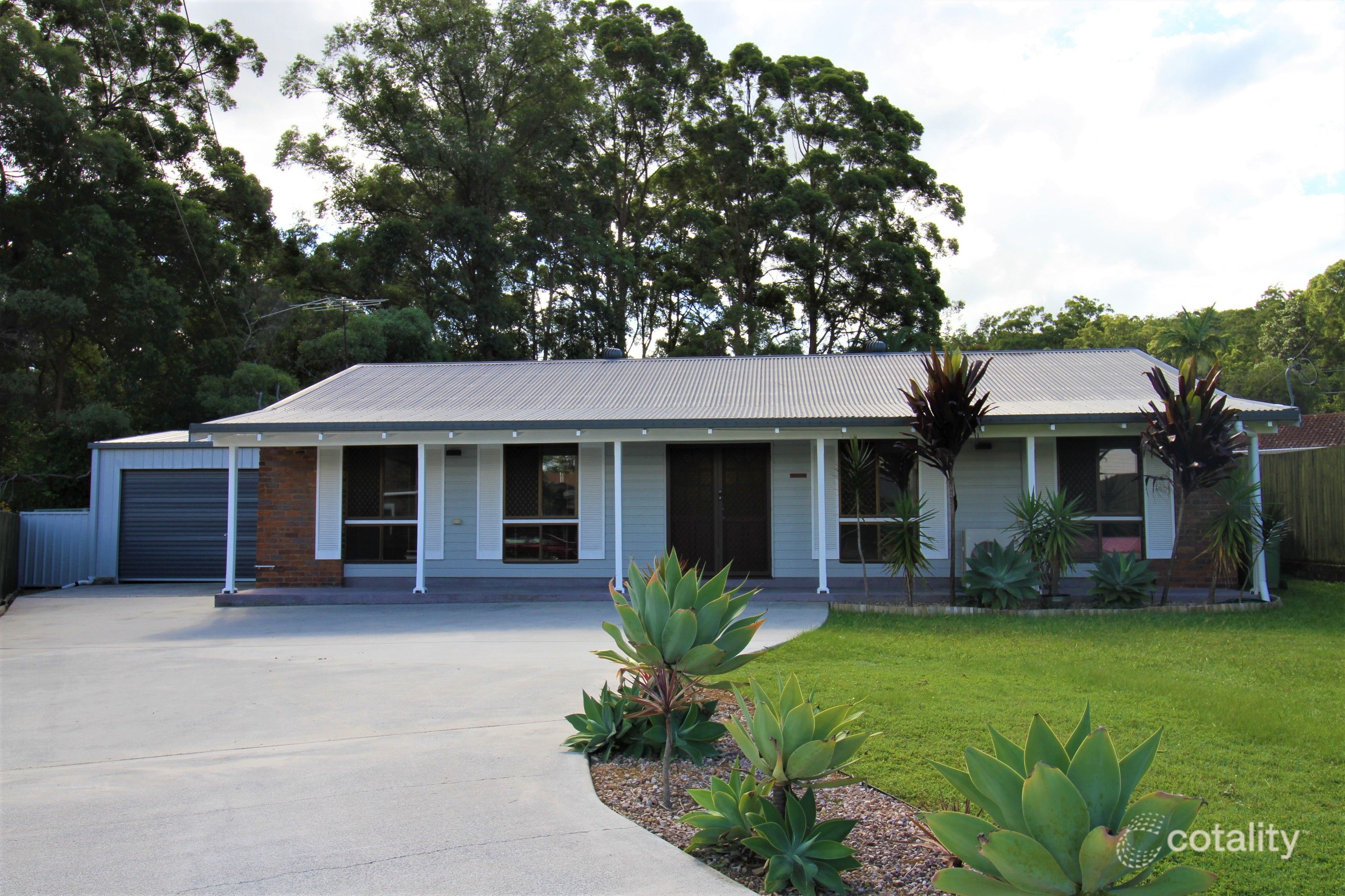 4 Eames Ct, Springwood, QLD 4127