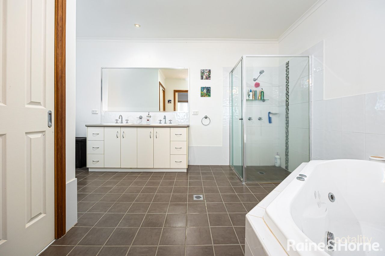 49 Kansas Dr, Tolland, NSW 2650