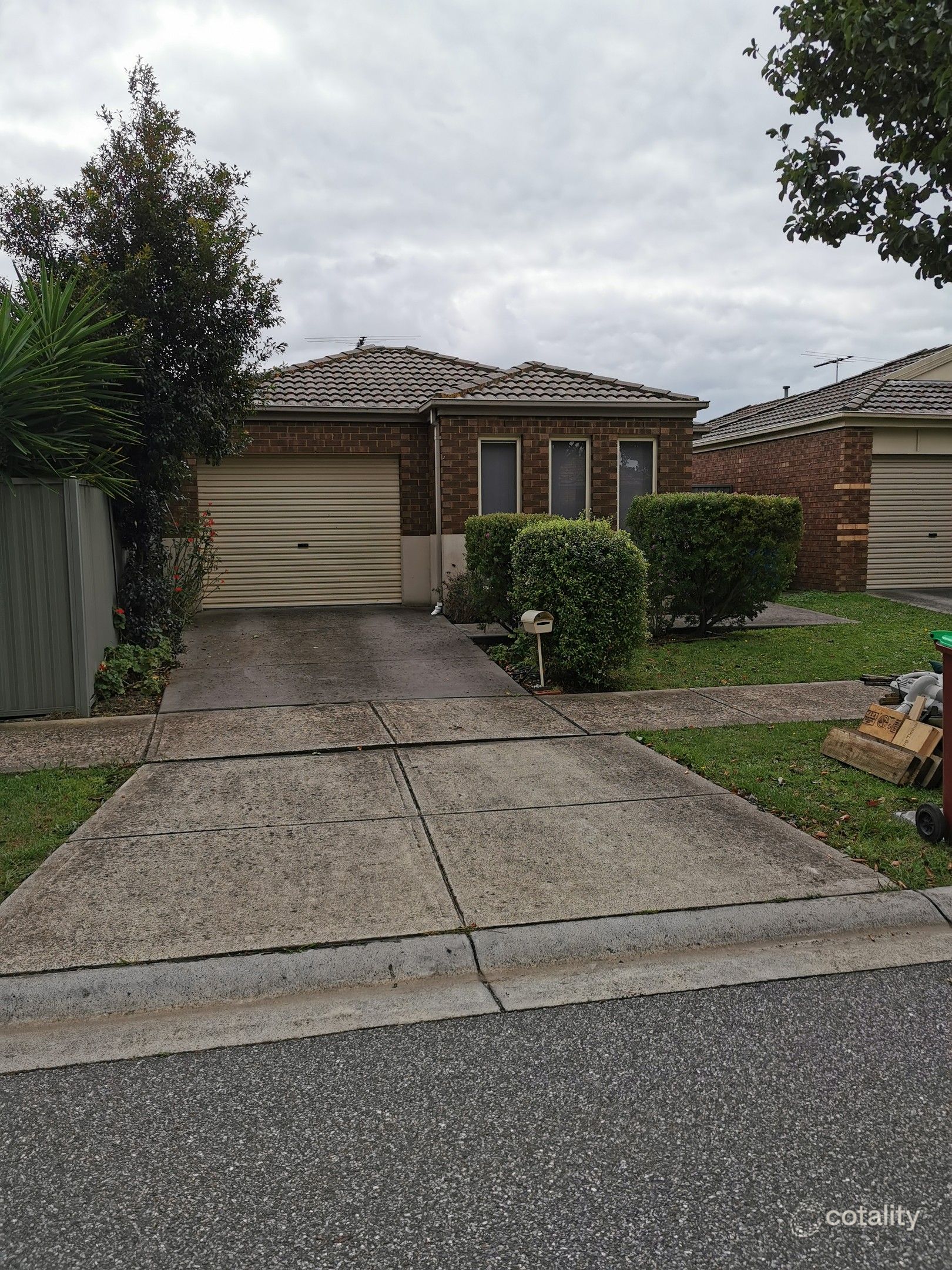 4 Mossman Dr, Cranbourne East, VIC 3977