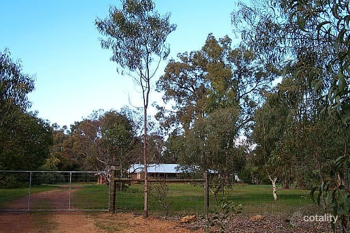 36 Pretty Lane, Mundaring, WA 6073