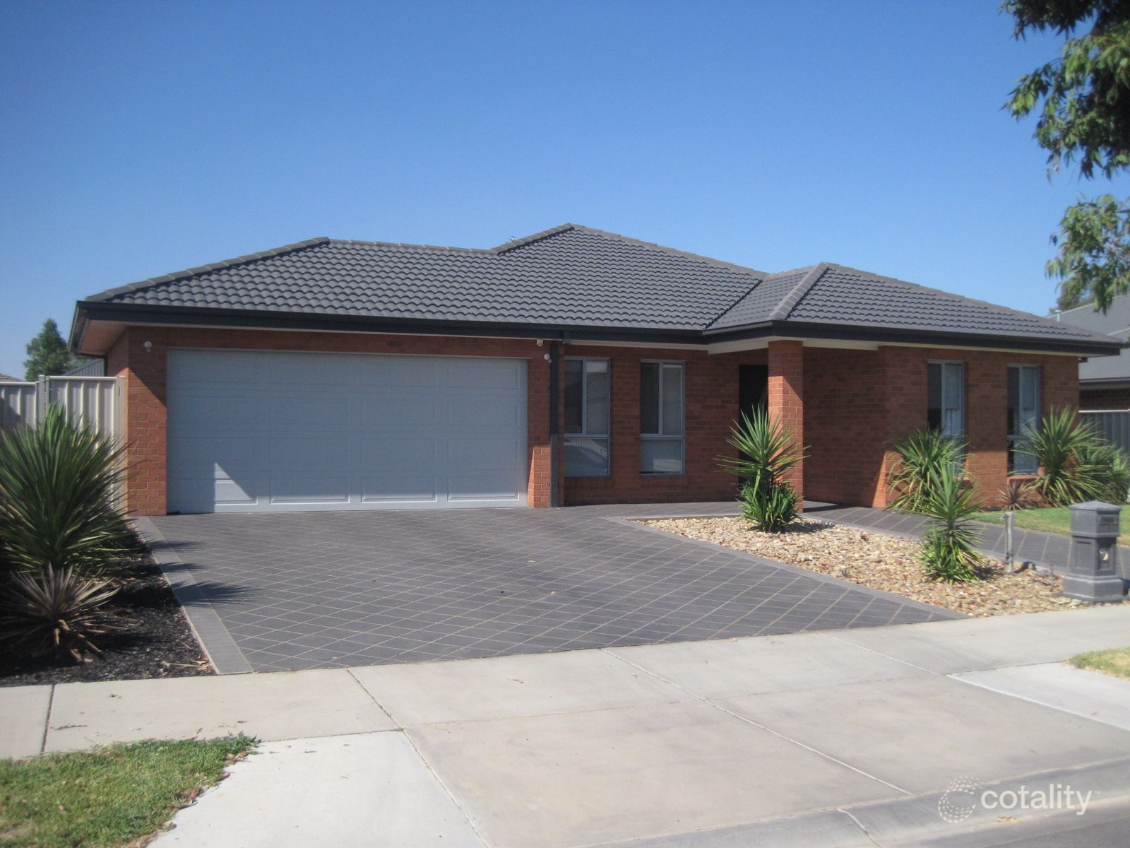 8 Arinya Cl, Ascot, VIC 3551