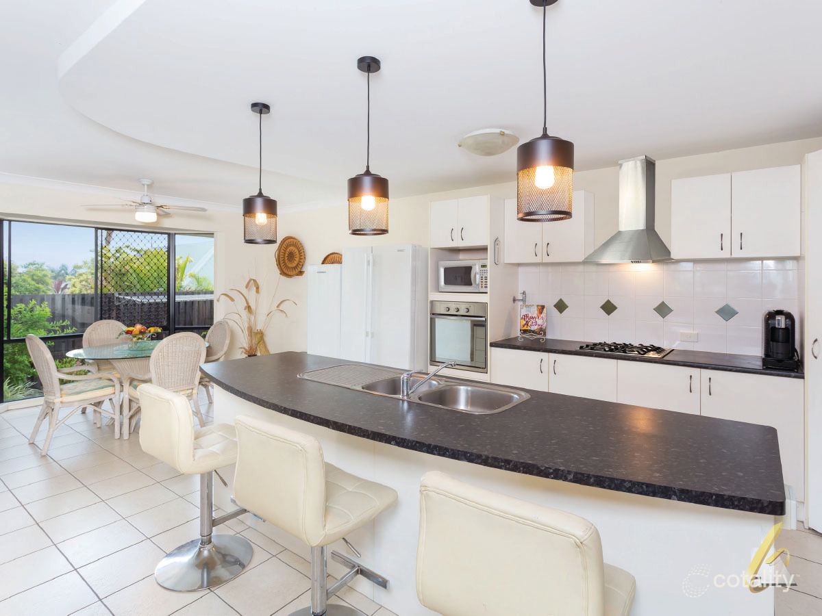 4 Burnside Pl, Forest Lake, QLD 4078