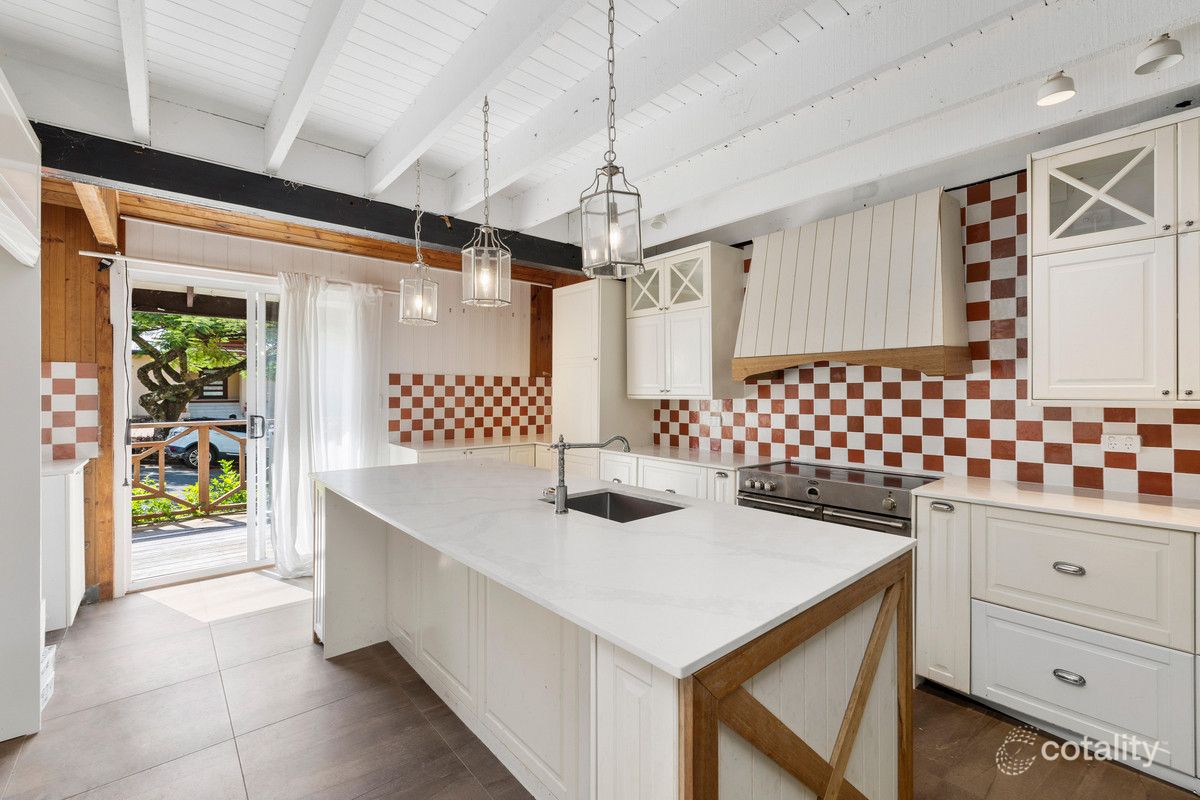 17 Tanjenong Pl, Burleigh Heads, QLD 4220