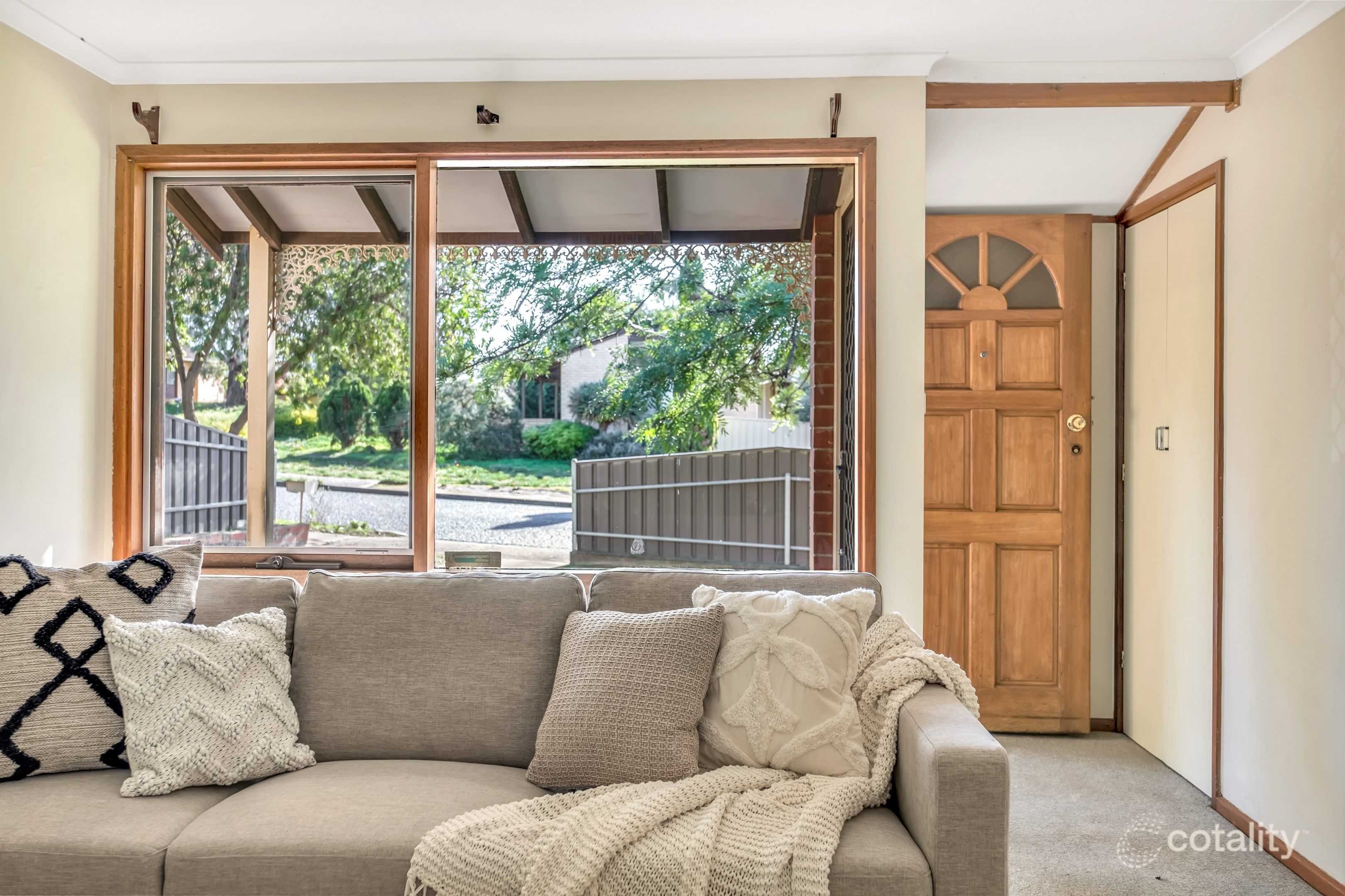 17 Louise Cres, Morphett Vale, SA 5162