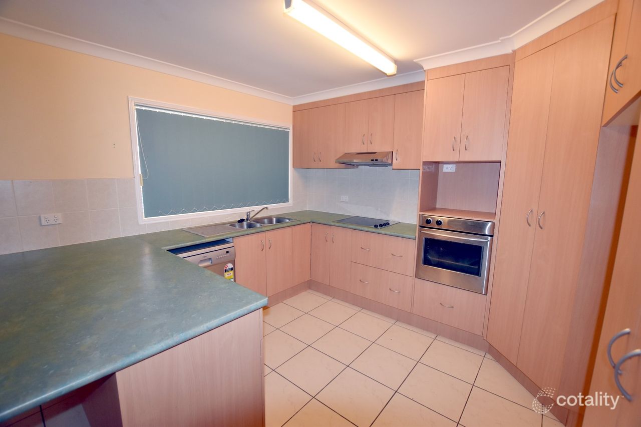4 Hamilton Dr, Clinton, QLD 4680