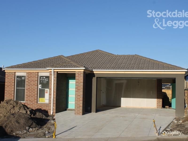 11 Summerhill Dr, Pakenham, VIC 3810