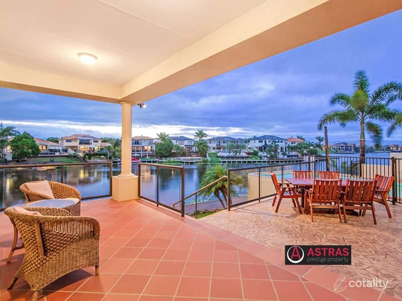 38 Clear Water Bay Ave, Clear Island Waters, QLD 4226