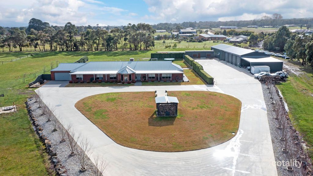 84 Thomas Rd, Haddon, VIC 3351