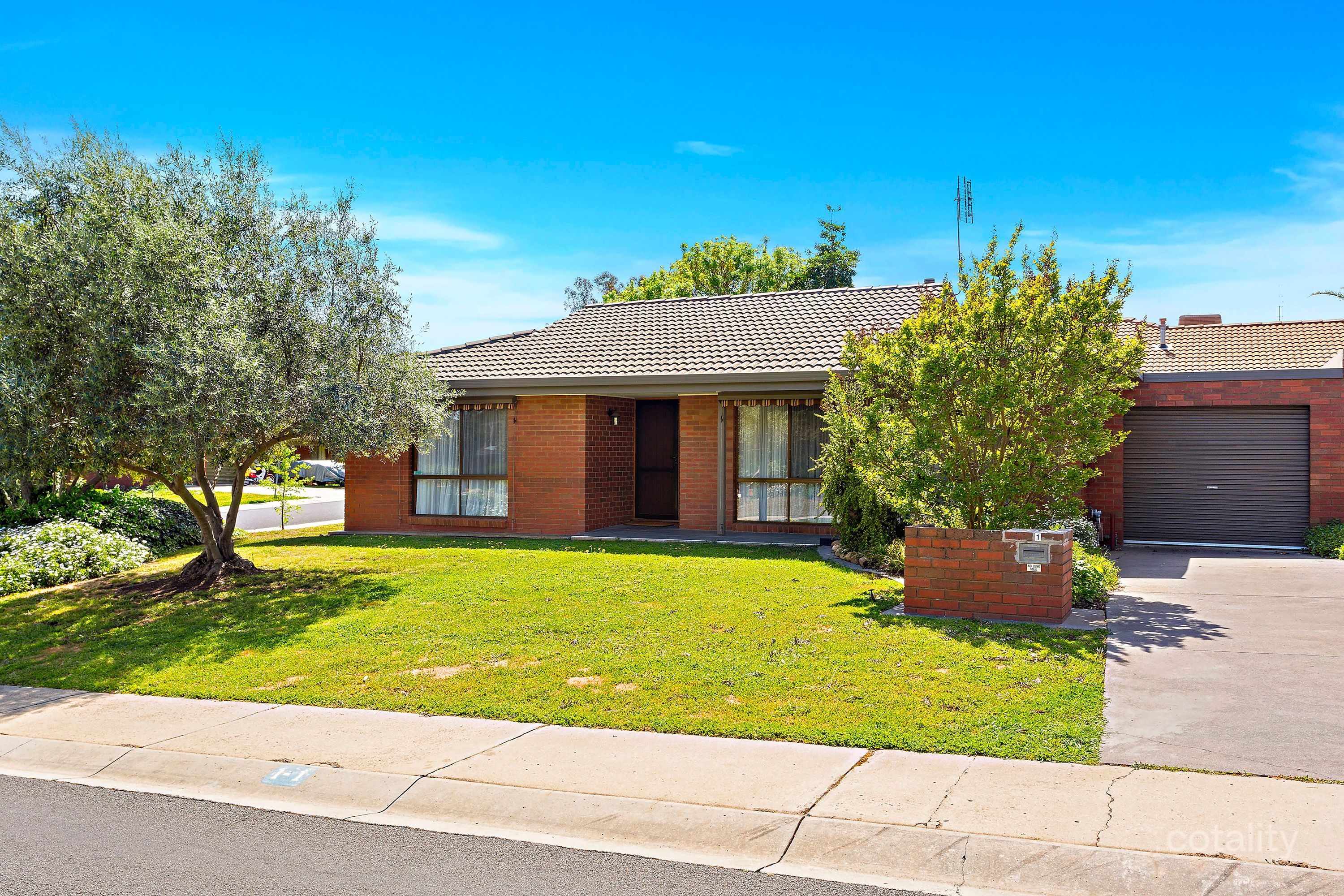 1/1 Mayfield Pde, Strathdale, VIC 3550