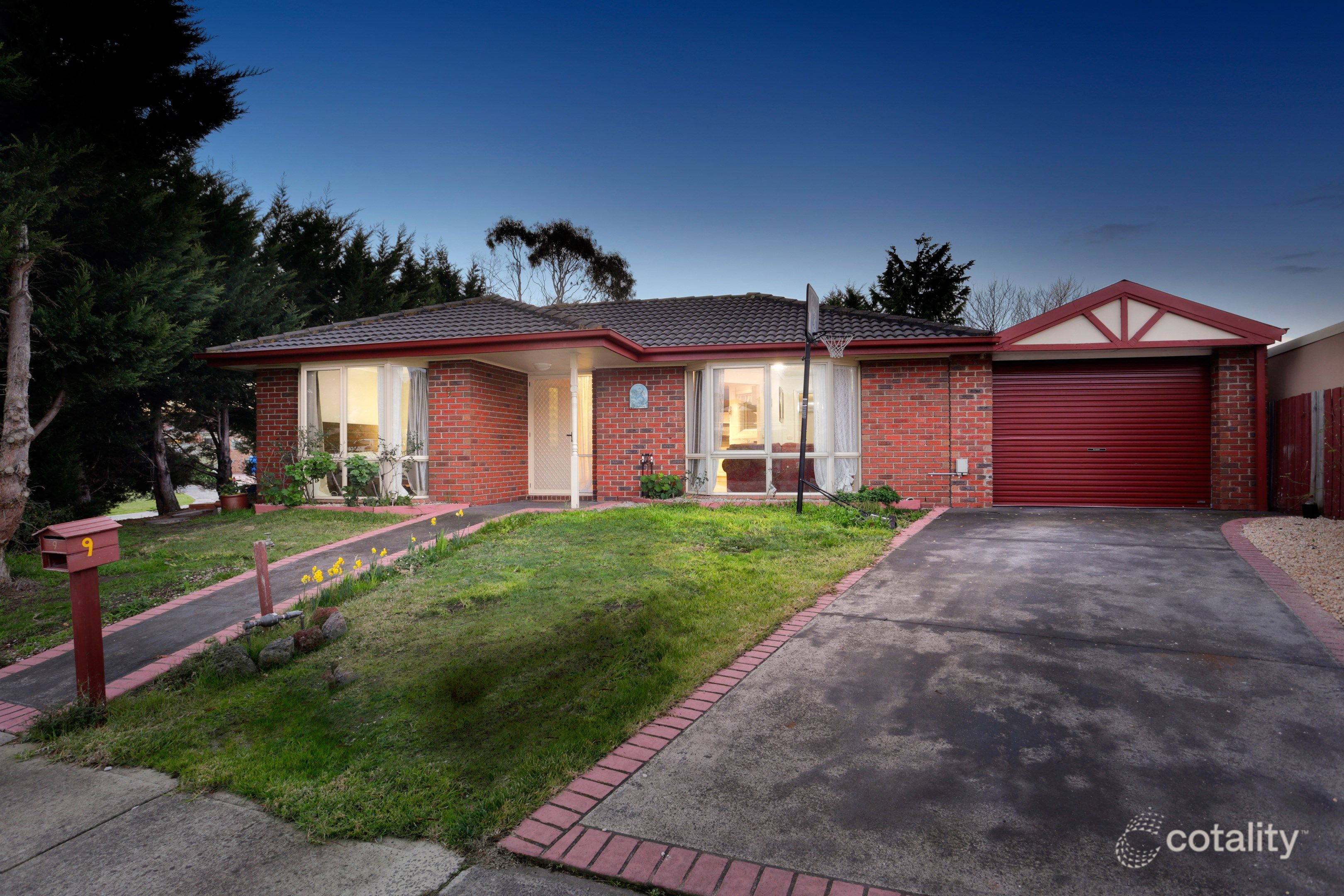 9 Douglas Ct, Cranbourne West, VIC 3977