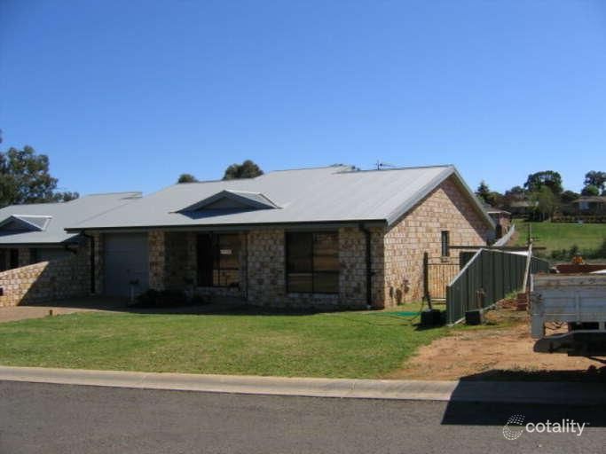 2/11 Jake Miller Pl, Young, NSW 2594
