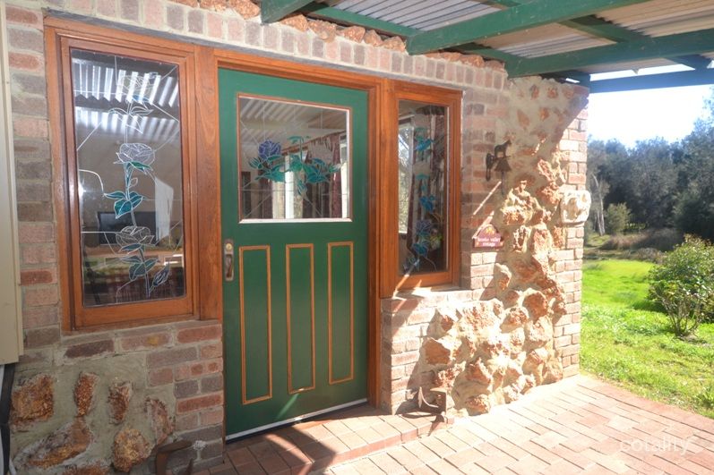 6870 Werribee Rd, Wooroloo, WA 6558