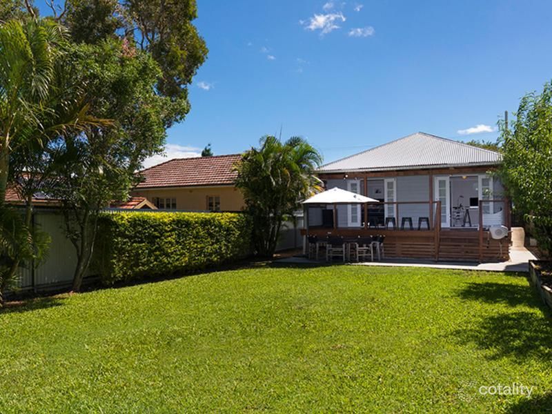 22 Lancelot St, Tennyson, QLD 4105