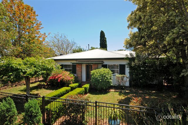 1 Stonehaven St, Mount Lofty, QLD 4350