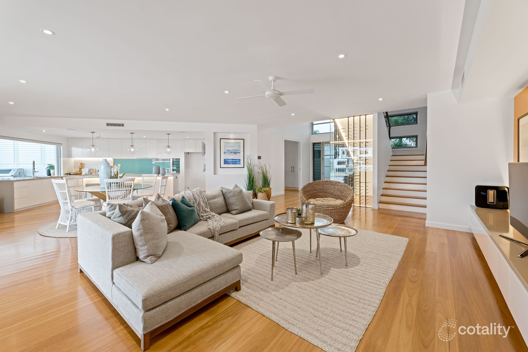 27 Summerland Key, Broadbeach Waters, QLD 4218