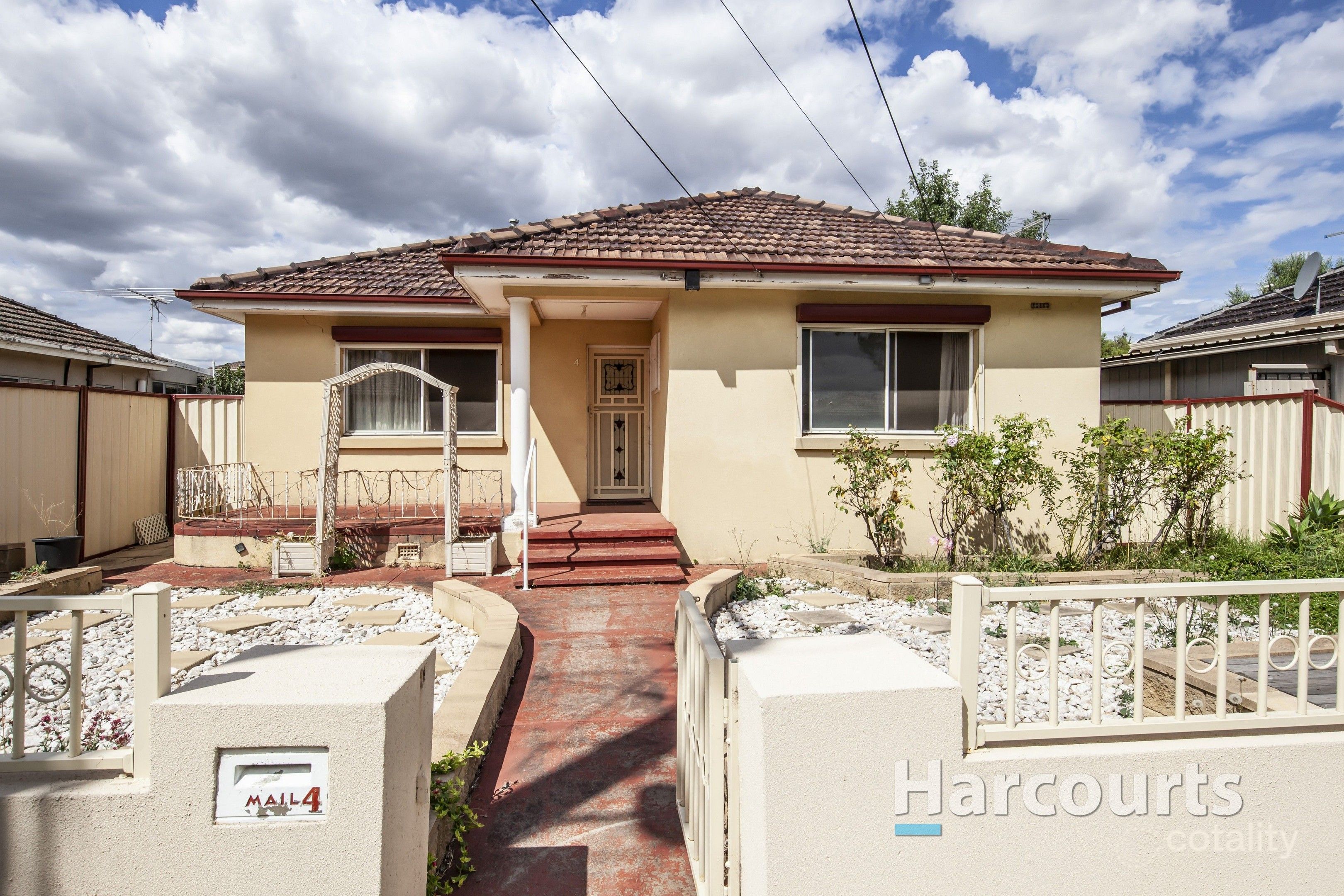 1/4 Emily St, St Albans, VIC 3021