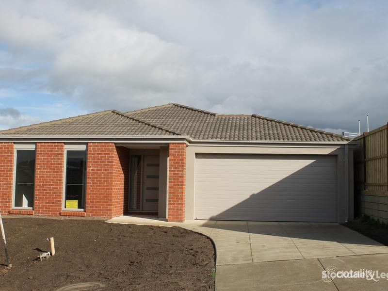 17 Summit Dr, Pakenham, VIC 3810